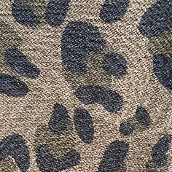 Essentiel Antwerp sz 12 (EU 42) long sleeve animal print blouse in black & green - Picture 4 of 7